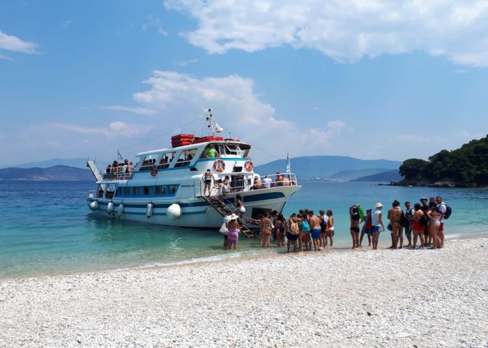 limnopoula beach niakas