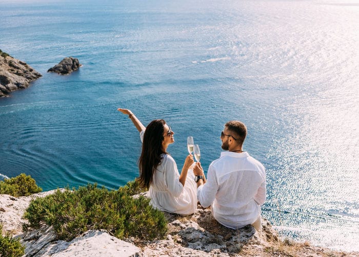 couple greece Sotnikov Misha shutterstock