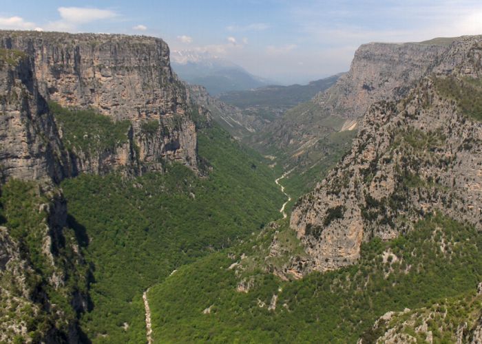 Vikos Gorge from Beloe en.wikipedia.org