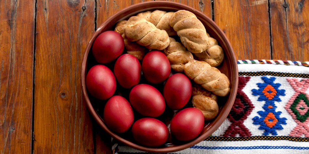 images/blog/images/Intro-Images/Greek-History-and-Culture/easter-eggs-and-cookies.jpg
