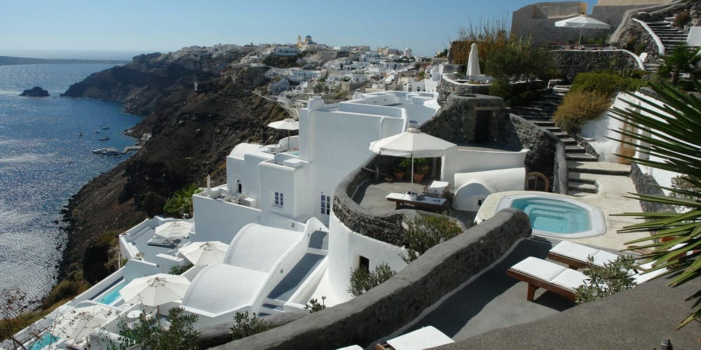 images/blog/images/Santorini/Hotels-in-Oia-Santorini/hotels-in-oia-santorini-intro.jpg