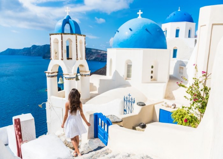 Oia, Santorini - credits: Maridav/Shutterstock.com