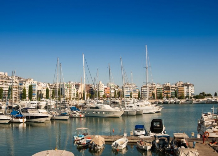 Piraeus port - credits: wisarut_ch/Shutterstock.com