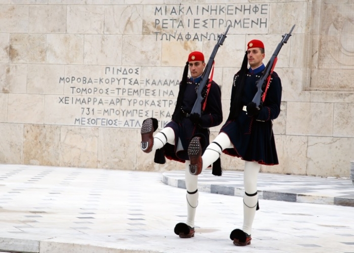 The Geek presidential guard dressed in the traditional Greek costume - credits: Dmytro Shapova/Shutterstock.com